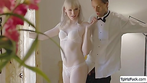 Bareback threesome with a huge ass blonde in lingerie