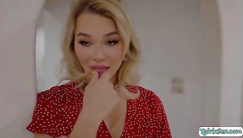 Blonde amateur with a nice body is very good at making sounds