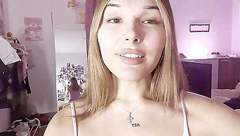 Amateur girl with a nice ass and a tight hole is fucked