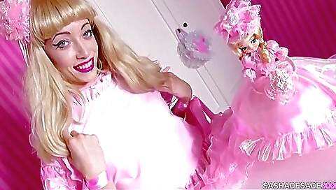 Stepdad plays with stepdaughter and gets her pussy toyed