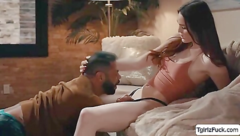 Brunette babe with big tits enjoys deepthroating anal